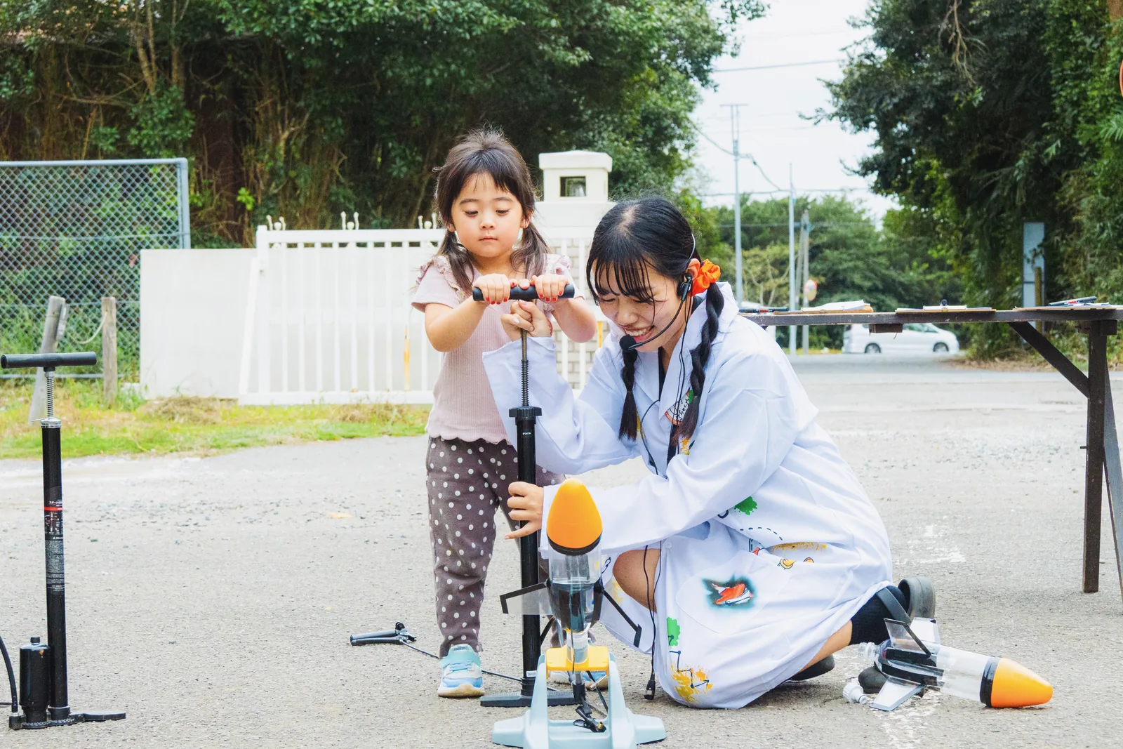 青空サイエンスラボを楽しむ子ども