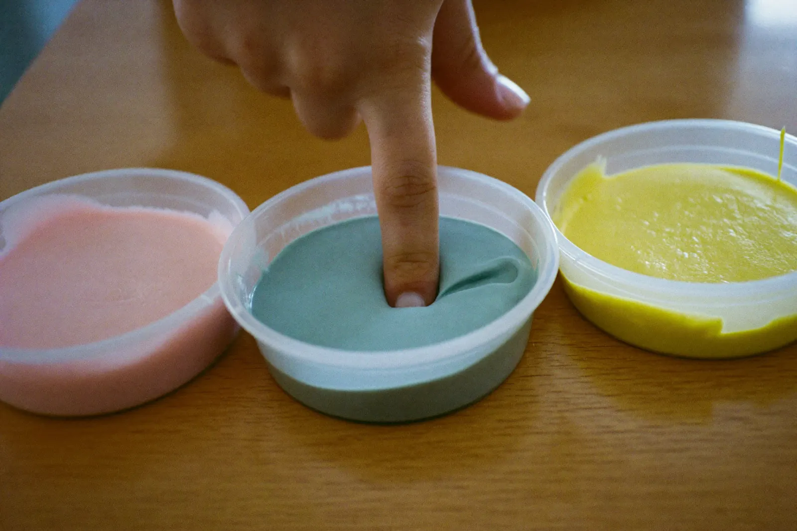 できあがったカラフルなスライム
