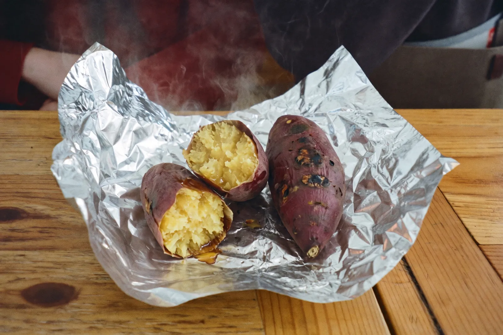 割るとほくほくの焼き芋