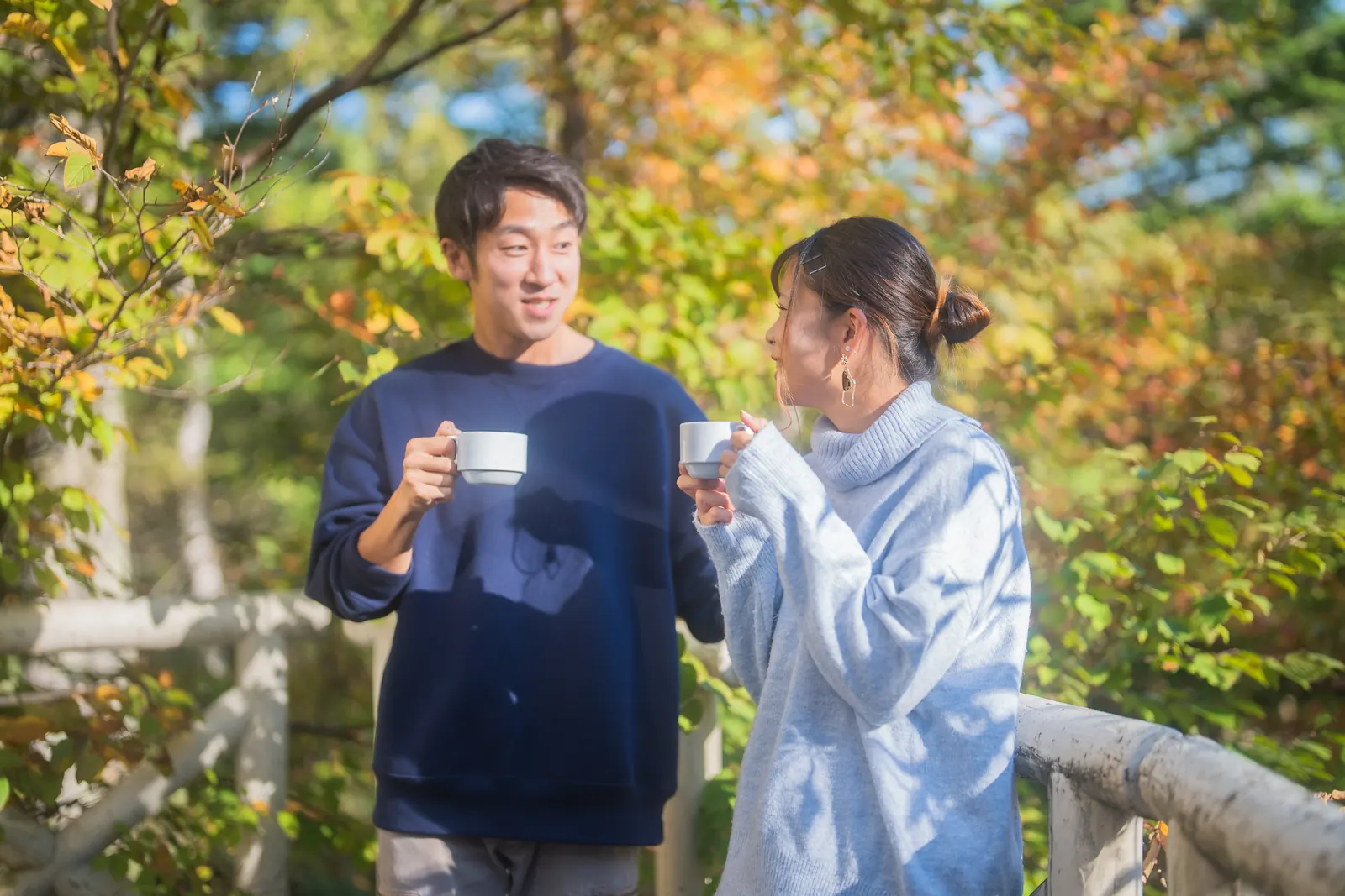 お点前抹茶ラテづくりを楽しむ大人