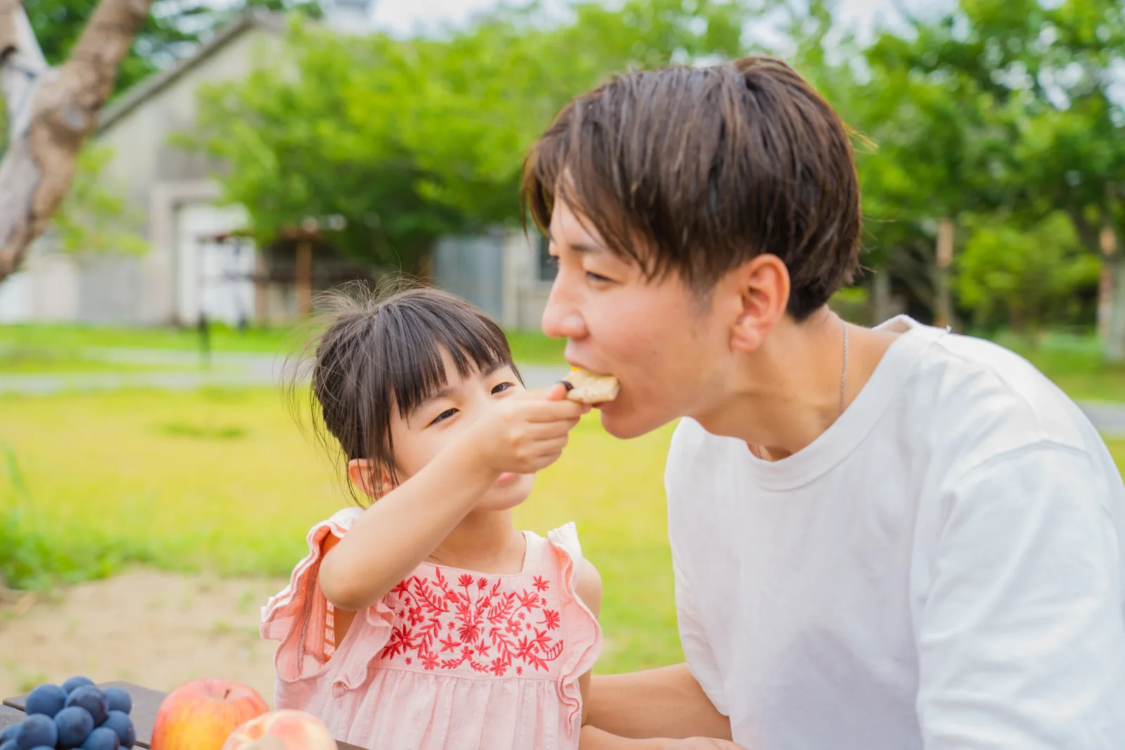 本格釜での具材もりもりピザ作りを楽しむ大人