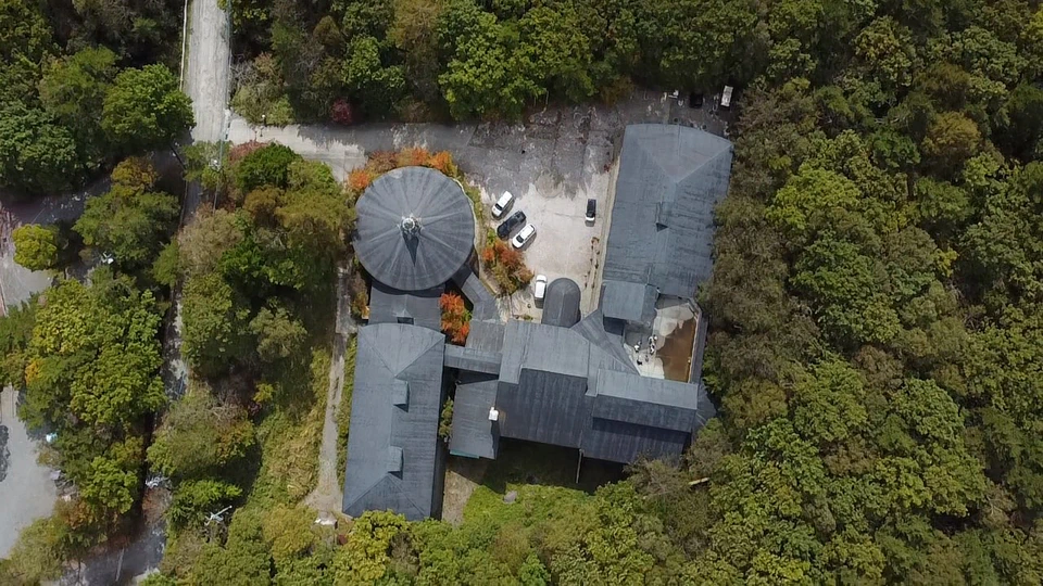 森に囲まれたBUB RESORT八ヶ岳を上空から見た全景