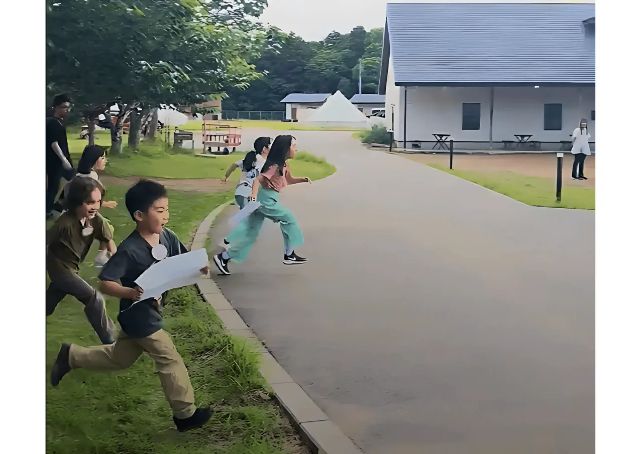自然の中に隠されたヒントを探して、宝を見つける冒険