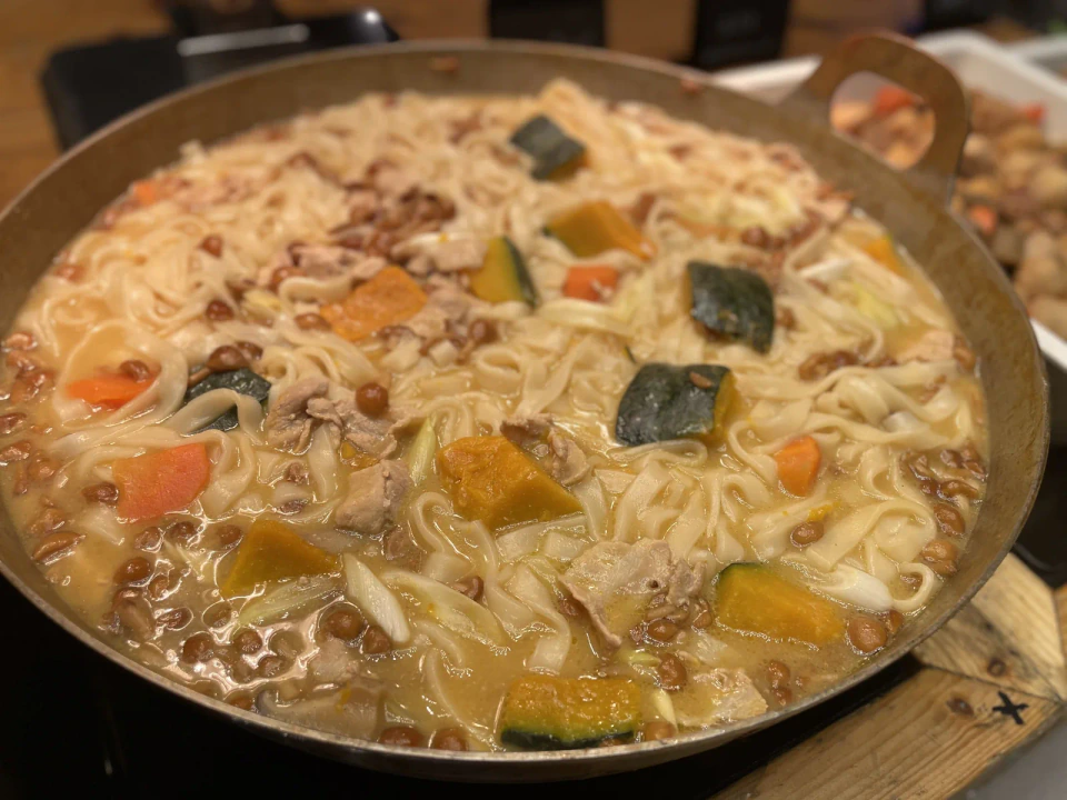 朝食の甲州味噌のほうとう鍋