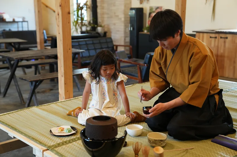 歴史を知る！茶道体験と和菓子づくり