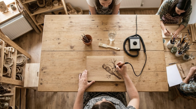 ウッドバーニングの技法を使った、おしゃれなフォトボード作り