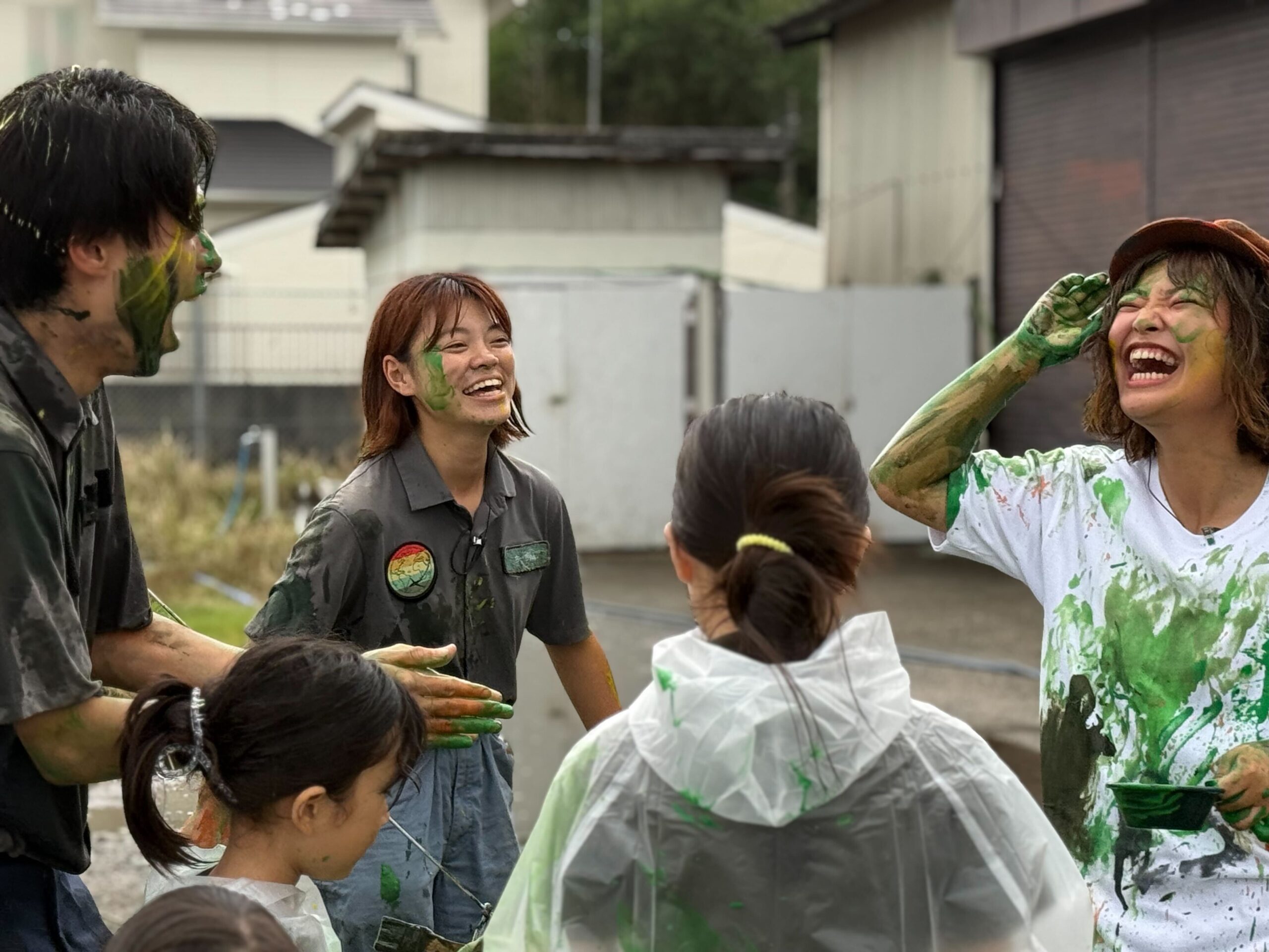 夢を描く！カラフルボディアートで広がる芸術の秋