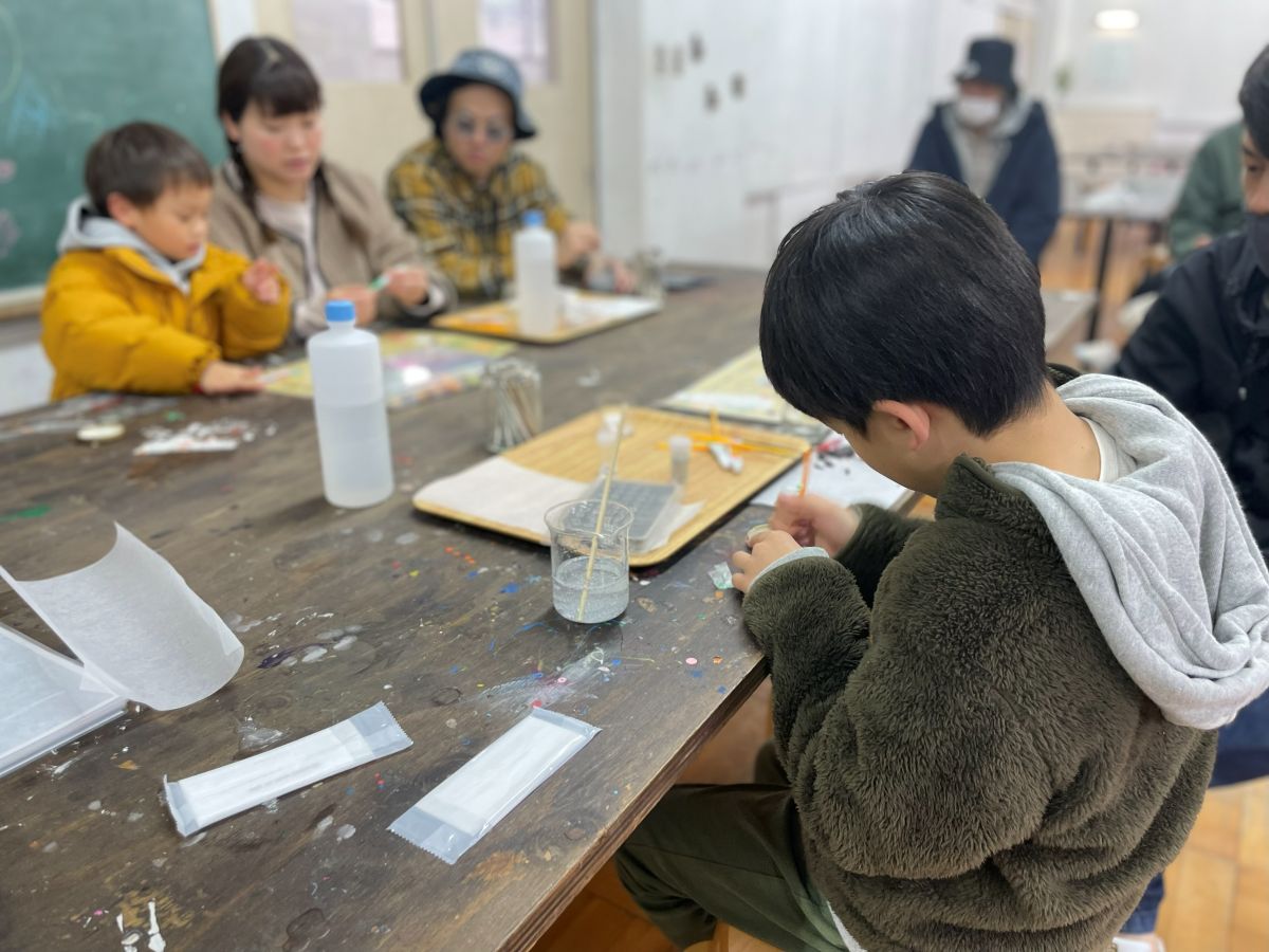 幻想的な輝き、冬のスノードーム作り