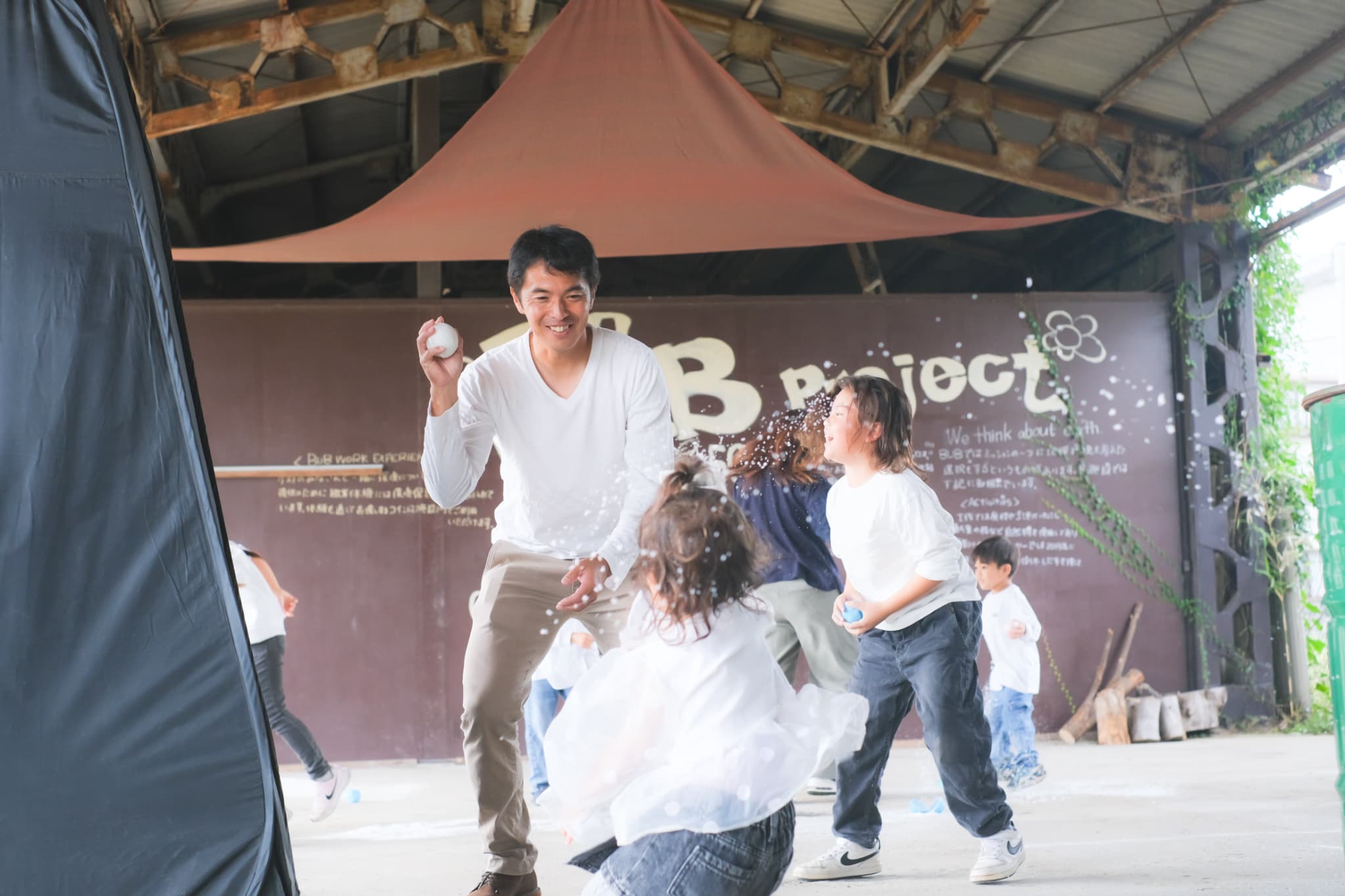 大人も本気になる雪合戦！冬の戦で思いっきり遊ぼう