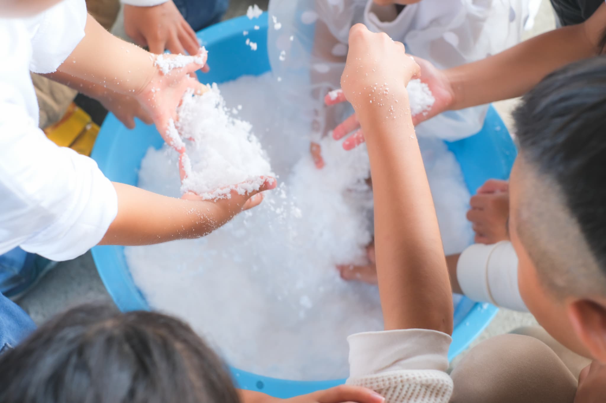 大人も本気になる雪合戦！冬の戦で思いっきり遊ぼう