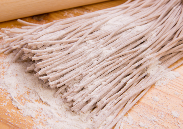 職人技を体験！手打ちそばの香りとコシを楽しむ