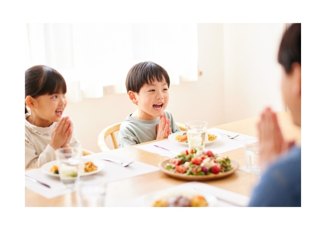 旬の味覚を楽しむ。香ばしい山菜天ぷら作り体験